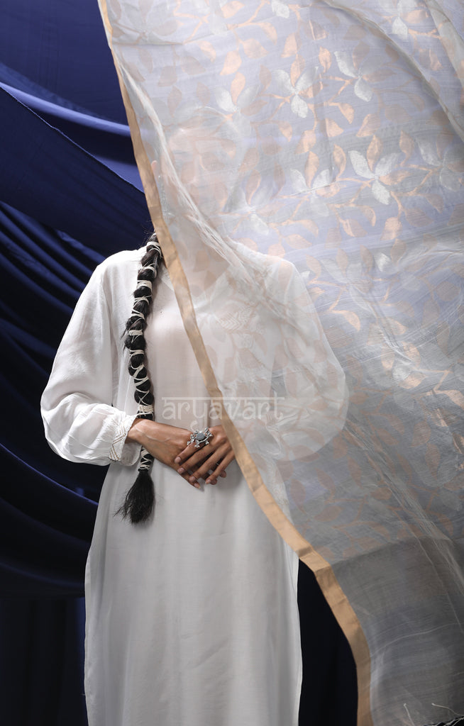 Stunning White Dupatta With Jamdani Work in Gold & Silver