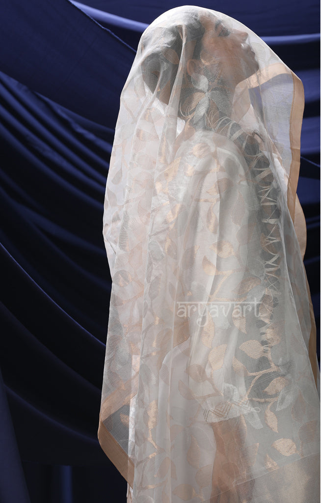 Stunning White Dupatta With Jamdani Work in Gold & Silver