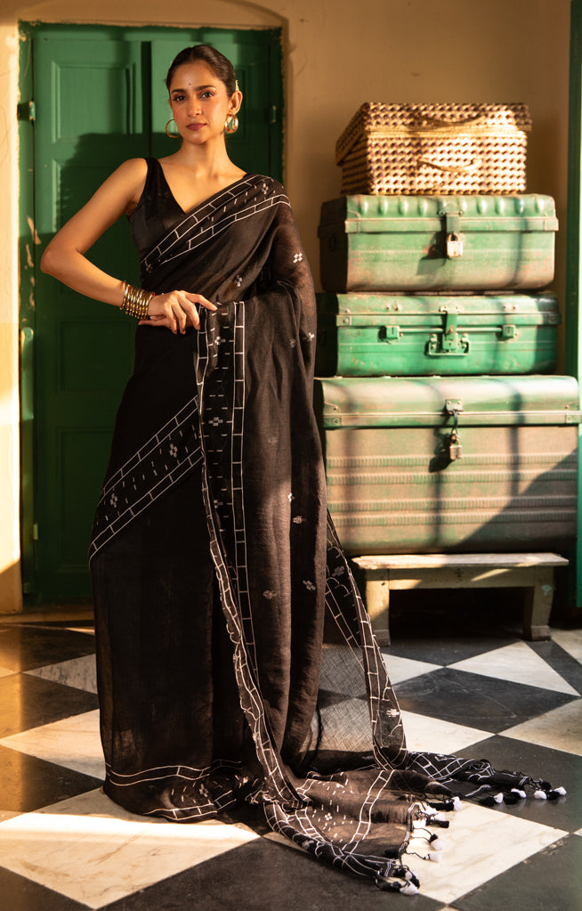 Linen Saree With Geometric Jamdani Work along the border & on the Pallu