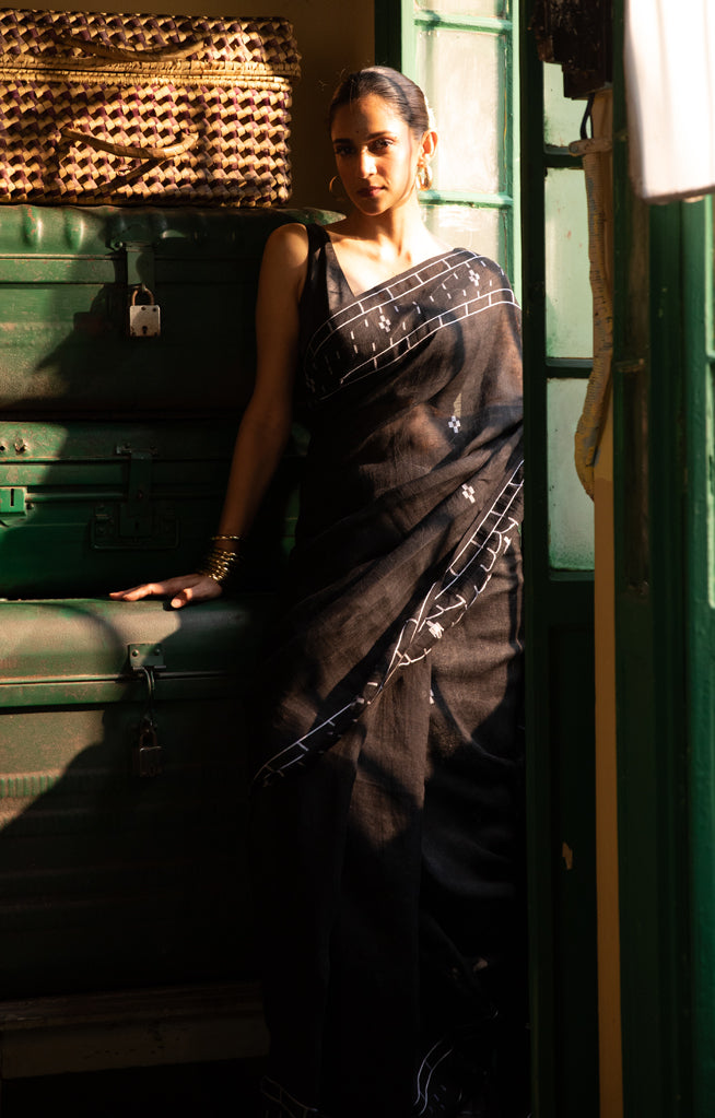 Linen Saree With Geometric Jamdani Work along the border & on the Pallu